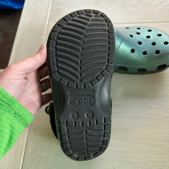 Crocs Classic Clog "Wicked" The Wizard of Oz Metallic Green Size 4 M 6 W - Picture 6 of 10